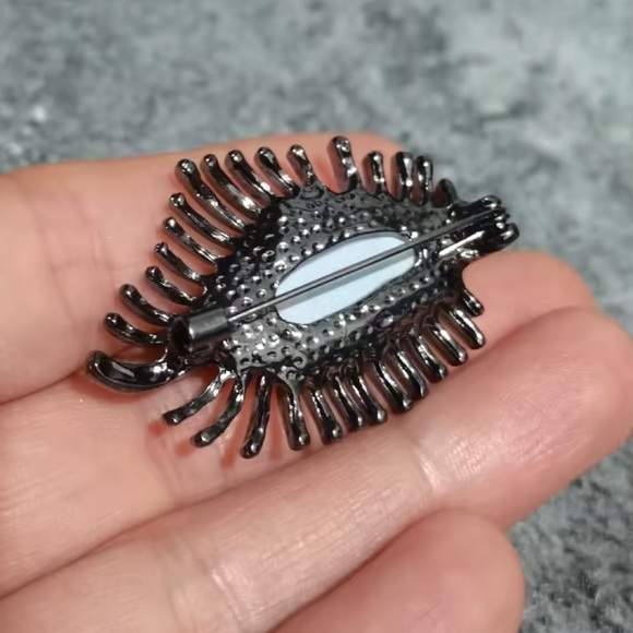 Betsey Johnson Evil Eye Protection Silver Blue Eyes Brooch - Picture 6 of 7